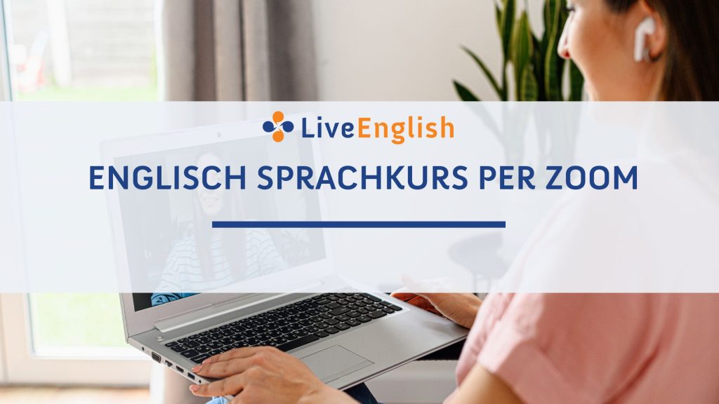 Berufstätige Person im Online-Englischunterricht per Zoom mit einer Lehrkraft von Live English