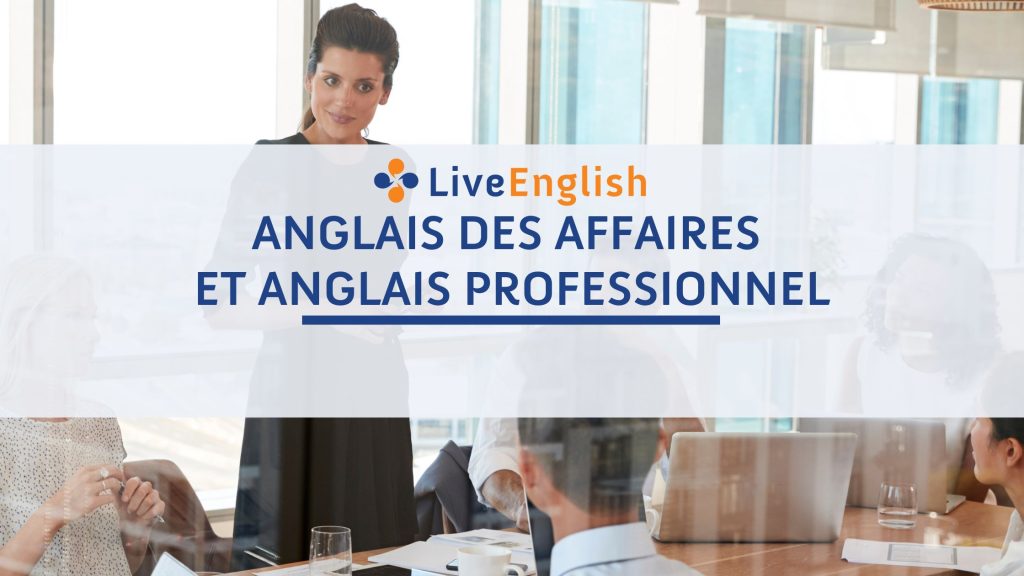 Professionnel suivant un cours d'anglais des affaires en ligne avec un professeur Live English sur Zoom.