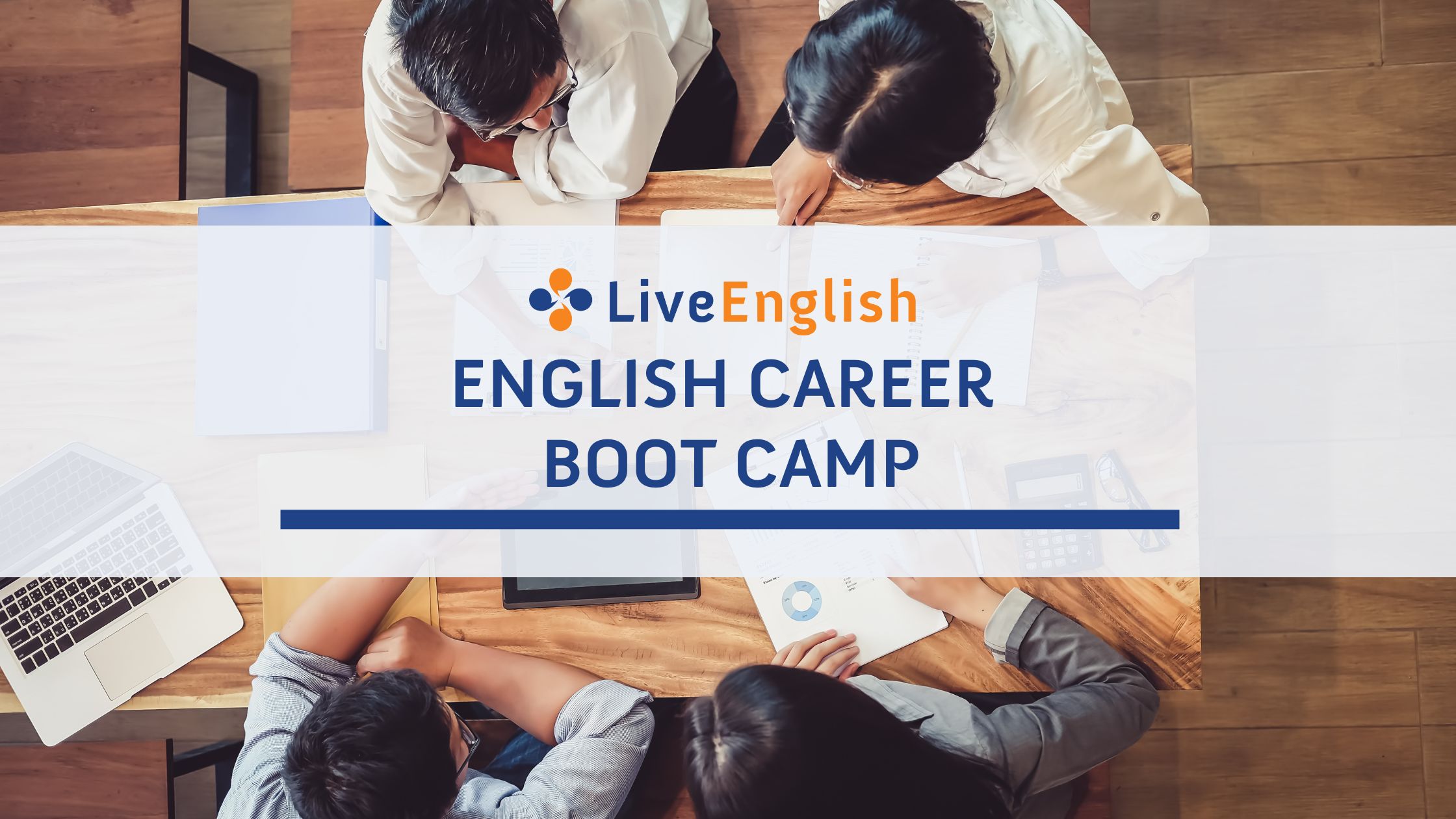 Candidato preparando una entrevista en inglés con un profesor de Live English