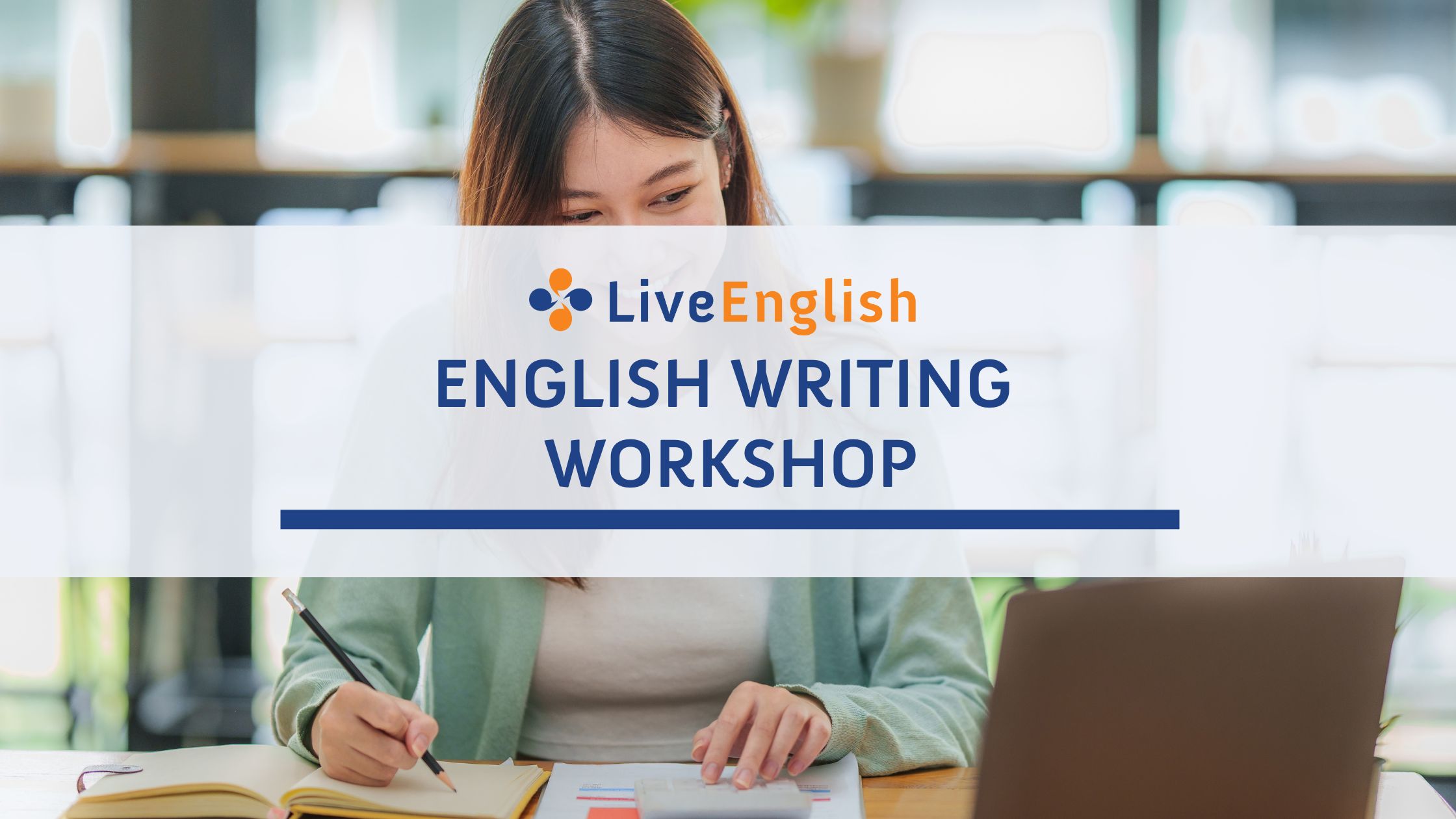 Profesional mejorando su escritura profesional en inglés con un profesor de Live English